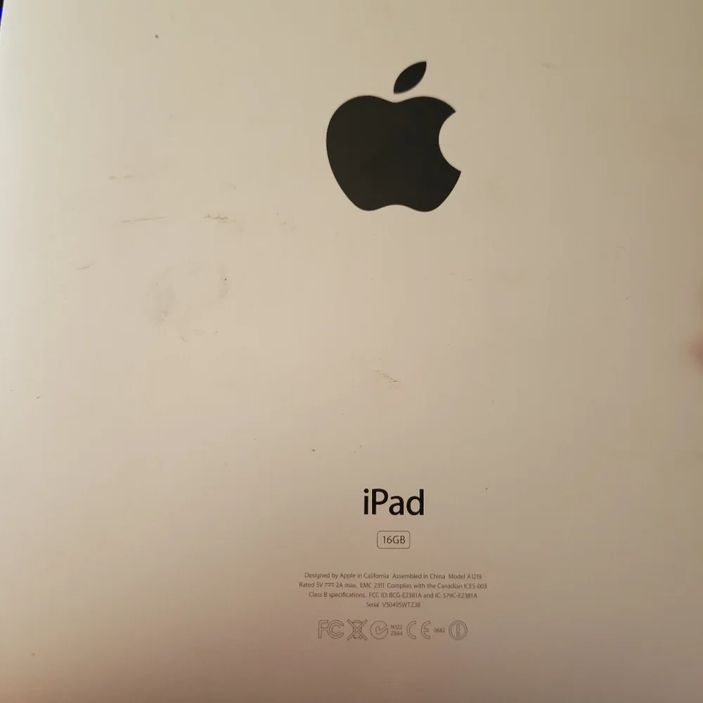 1st Generation Apple iPad Tablet with Vibrant Display
